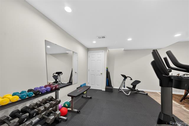 Builiding view fifty one for 41621 Hempshire, Novi, MI. 48375