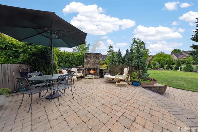 Builiding view fifty seven for 41621 Hempshire, Novi, MI. 48375