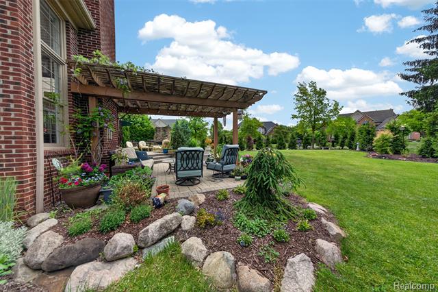 Builiding view fifty six for 41621 Hempshire, Novi, MI. 48375