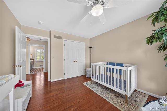 Builiding view forty four for 41621 Hempshire, Novi, MI. 48375