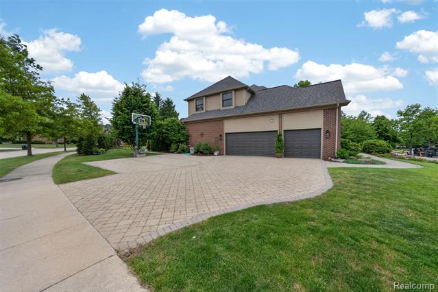 Builiding view seventy one for 41621 Hempshire, Novi, MI. 48375