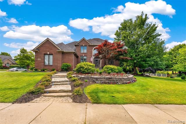 Builiding view seventy two for 41621 Hempshire, Novi, MI. 48375