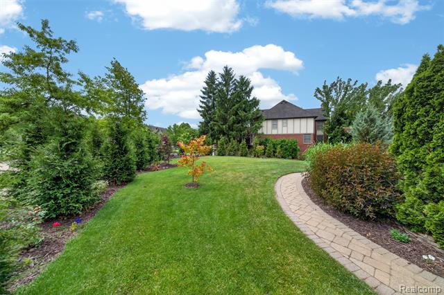 Builiding view seventy for 41621 Hempshire, Novi, MI. 48375