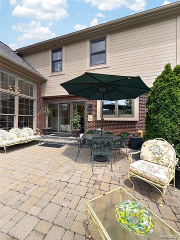 Builiding view sixty one for 41621 Hempshire, Novi, MI. 48375