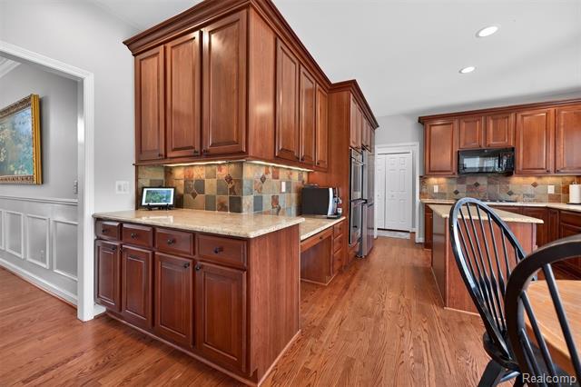 Builiding view thirteen for 41621 Hempshire, Novi, MI. 48375