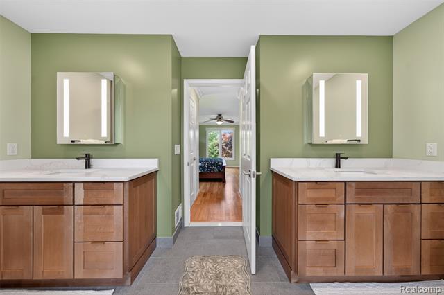 Builiding view thirty three for 41621 Hempshire, Novi, MI. 48375
