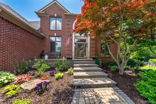 Builiding view two for 41621 Hempshire, Novi, MI. 48375