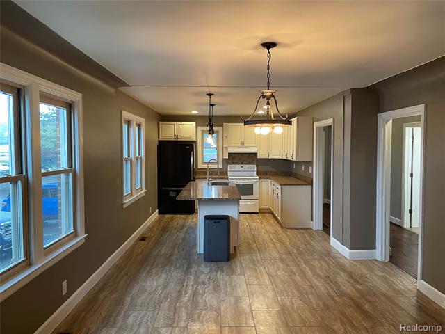 Builiding view seven for 12980 12 Mile, Warren, MI. 48088