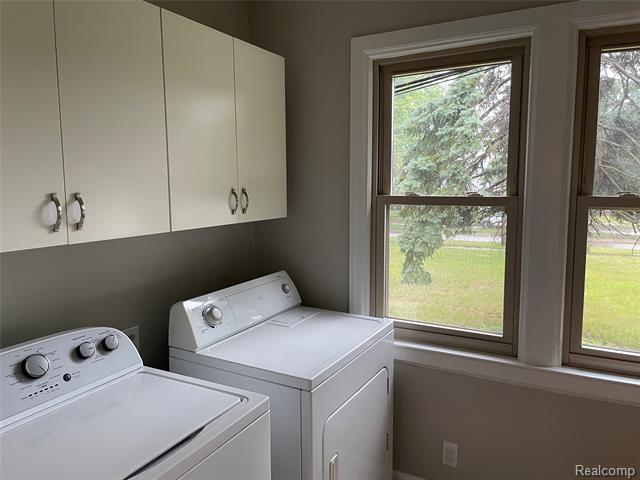 Builiding view twenty one for 12980 12 Mile, Warren, MI. 48088