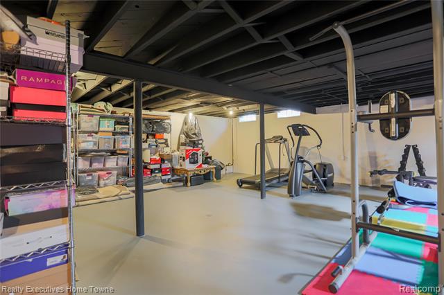 Builiding view forty for 28821 Lund, Warren, MI. 48093