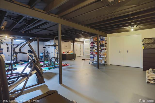 Builiding view thirty six for 28821 Lund, Warren, MI. 48093