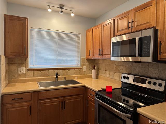 Builiding view six for 29091 Wagner, Warren, MI. 48093