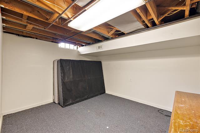 Builiding view forty for 29105 Palomino, Warren, MI. 48093