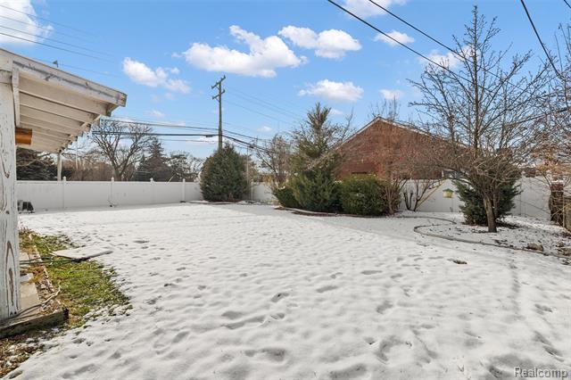 Builiding view four for 29105 Palomino, Warren, MI. 48093