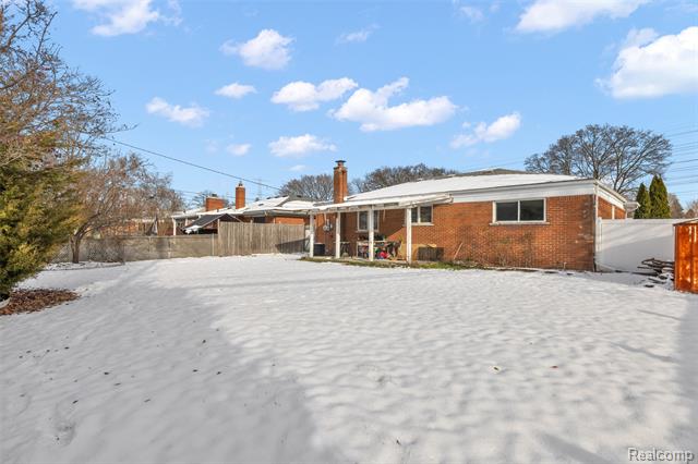 Builiding view seven for 29105 Palomino, Warren, MI. 48093