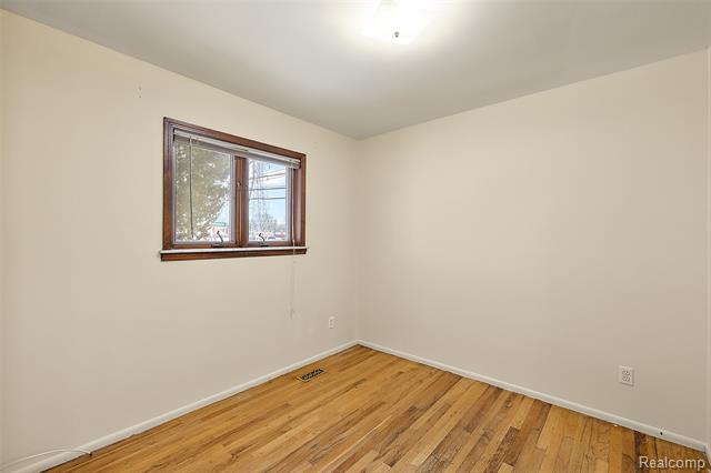 Builiding view sixteen for 29105 Palomino, Warren, MI. 48093