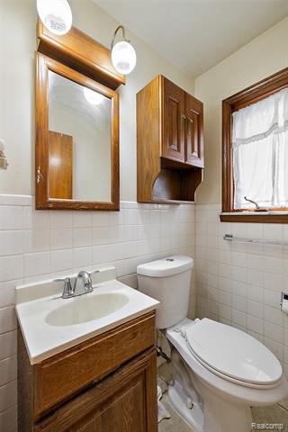 Builiding view thirty four for 29105 Palomino, Warren, MI. 48093