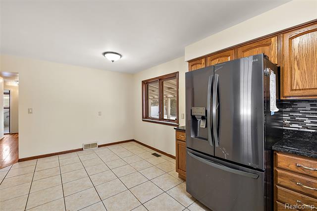 Builiding view thirty one for 29105 Palomino, Warren, MI. 48093