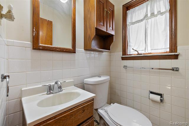 Builiding view thirty three for 29105 Palomino, Warren, MI. 48093