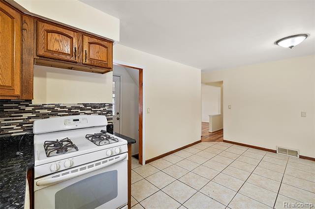 Builiding view thirty two for 29105 Palomino, Warren, MI. 48093