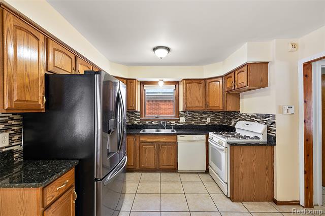 Builiding view twenty nine for 29105 Palomino, Warren, MI. 48093