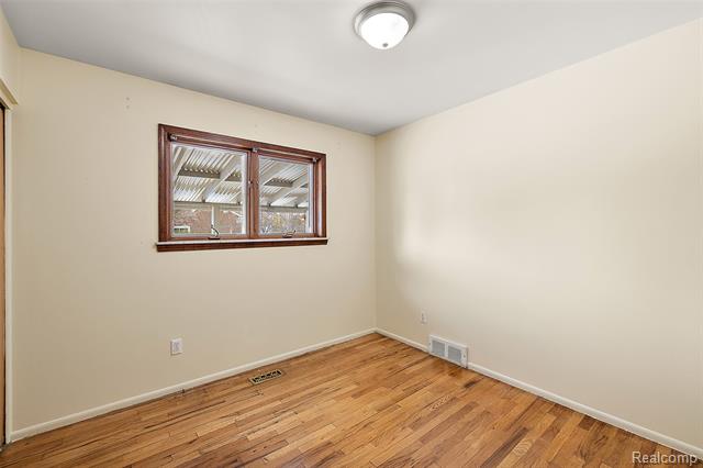 Builiding view twenty three for 29105 Palomino, Warren, MI. 48093