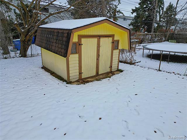 Builiding view eight for 29713 Mackenzie, Warren, MI. 48092