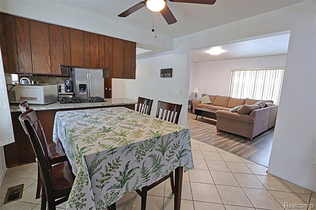 Builiding view fifteen for 29713 Mackenzie, Warren, MI. 48092