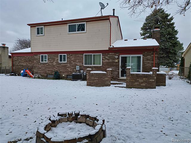 Builiding view nine for 29713 Mackenzie, Warren, MI. 48092