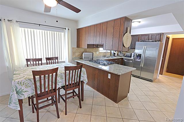 Builiding view seventeen for 29713 Mackenzie, Warren, MI. 48092