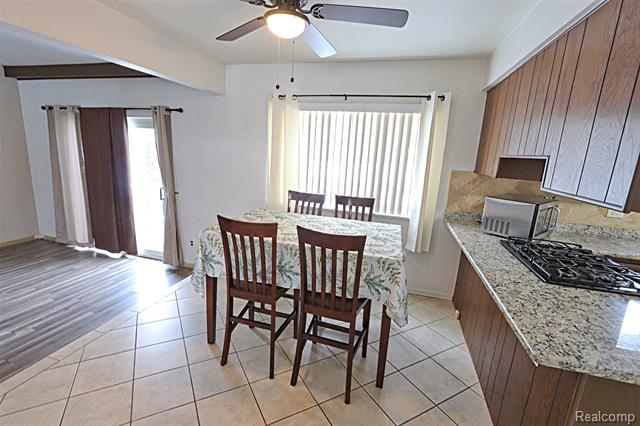 Builiding view sixteen for 29713 Mackenzie, Warren, MI. 48092