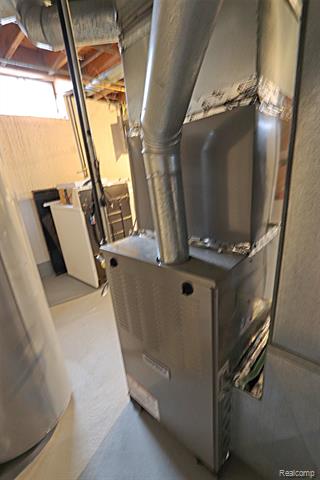 Builiding view thirty four for 29713 Mackenzie, Warren, MI. 48092