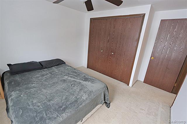 Builiding view thirty one for 29713 Mackenzie, Warren, MI. 48092