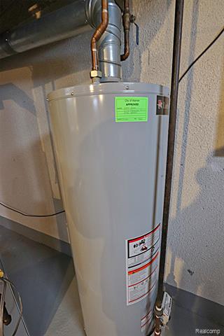 Builiding view thirty three for 29713 Mackenzie, Warren, MI. 48092