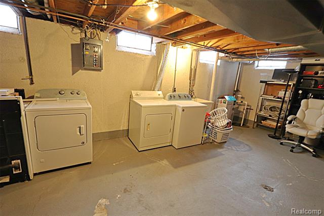 Builiding view thirty two for 29713 Mackenzie, Warren, MI. 48092