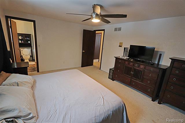 Builiding view twenty eight for 29713 Mackenzie, Warren, MI. 48092