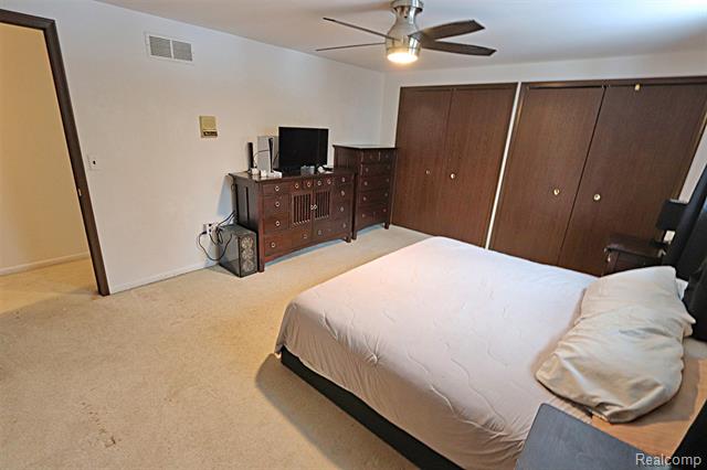 Builiding view twenty nine for 29713 Mackenzie, Warren, MI. 48092