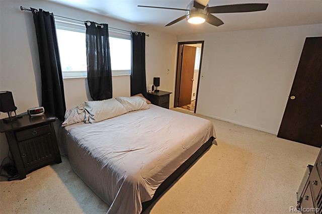 Builiding view twenty seven for 29713 Mackenzie, Warren, MI. 48092