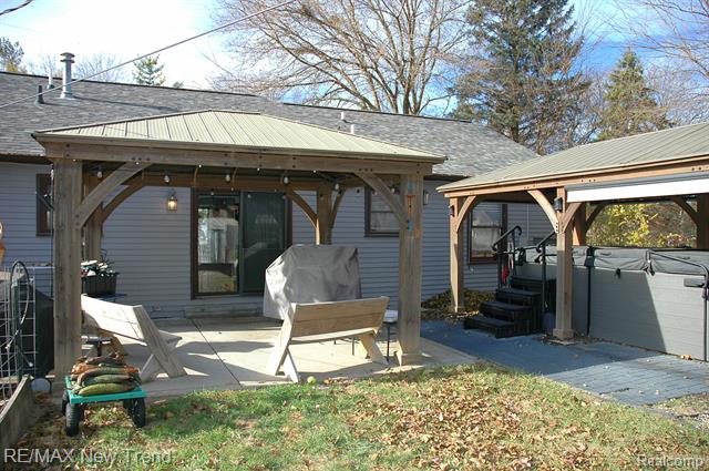 Builiding view forty six for 21304 Colwell, Farmington, MI. 48336