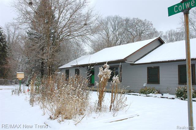 Builiding view forty for 21304 Colwell, Farmington, MI. 48336