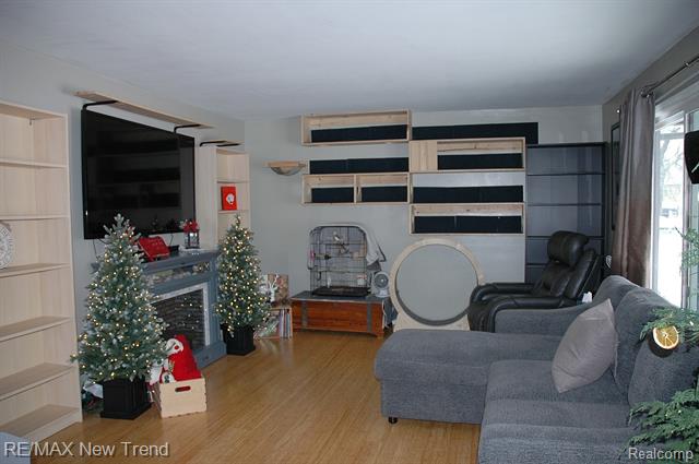 Builiding view one for 21304 Colwell, Farmington, MI. 48336