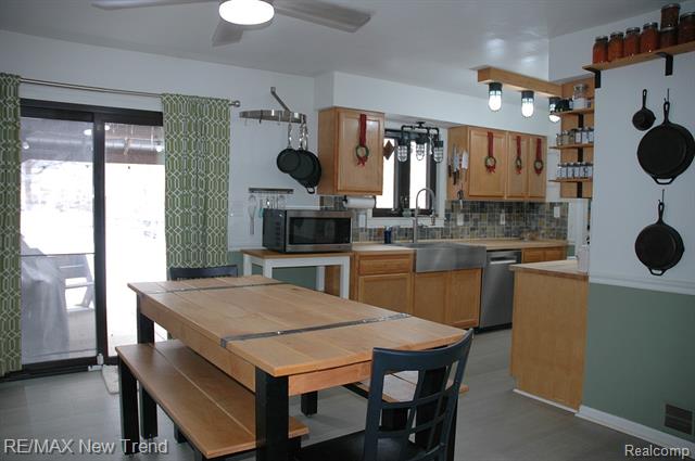 Builiding view ten for 21304 Colwell, Farmington, MI. 48336