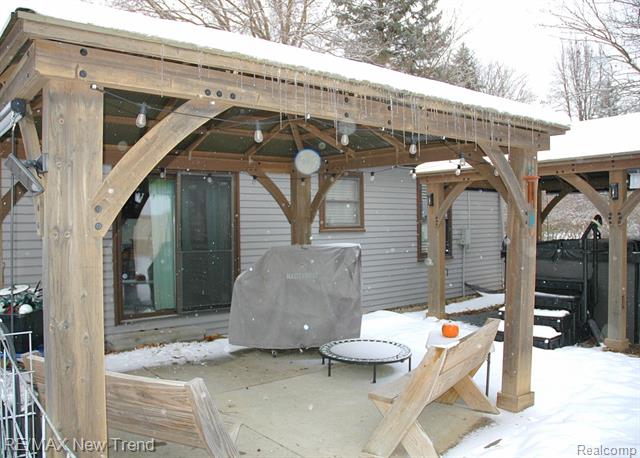 Builiding view thirty eight for 21304 Colwell, Farmington, MI. 48336