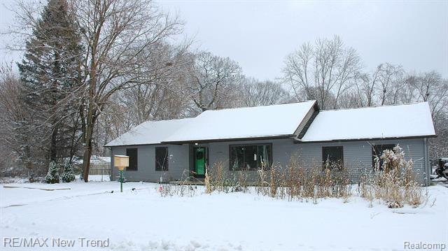 Builiding view thirty four for 21304 Colwell, Farmington, MI. 48336