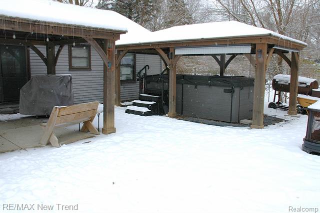 Builiding view thirty nine for 21304 Colwell, Farmington, MI. 48336