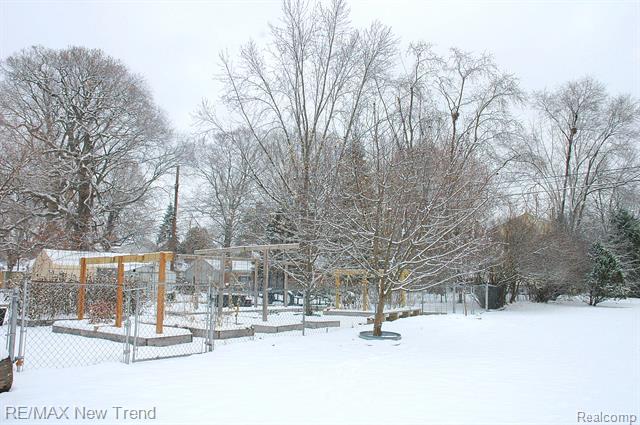 Builiding view thirty six for 21304 Colwell, Farmington, MI. 48336