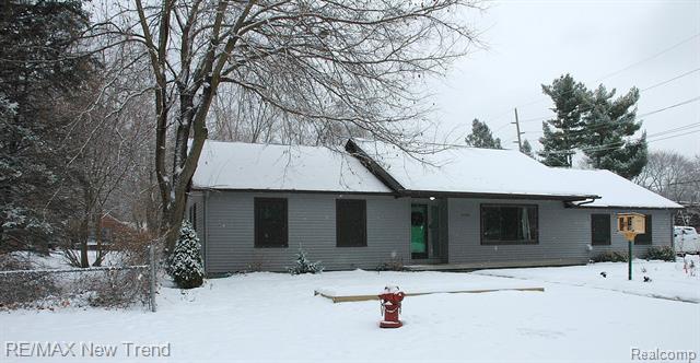 Builiding view thirty three for 21304 Colwell, Farmington, MI. 48336