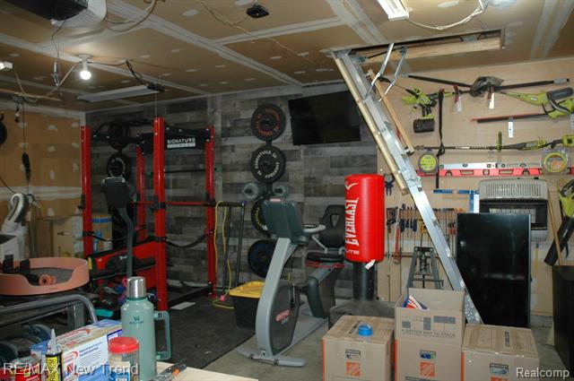 Builiding view twenty nine for 21304 Colwell, Farmington, MI. 48336