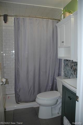 Builiding view twenty three for 21304 Colwell, Farmington, MI. 48336