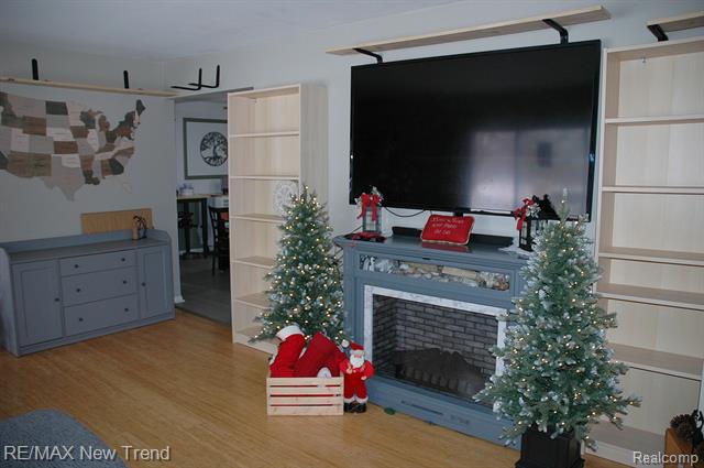 Builiding view two for 21304 Colwell, Farmington, MI. 48336